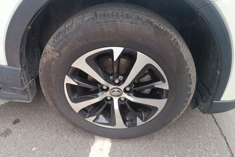 Used Toyota RAV4 2016 2.0L CVT Two-Wheel Drive Fashion Edition China V Standard Right Front Wheel Hub