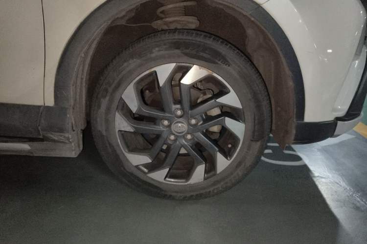 Used Toyota RAV4 2016 2.5L Automatic 4x4 Elite Edition Right Front Wheel Hub