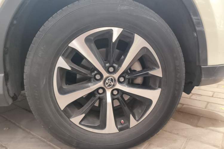 Used Toyota RAV4 2016 2.0L CVT 4x4 New Edition China V Standard Right Front Wheel Hub