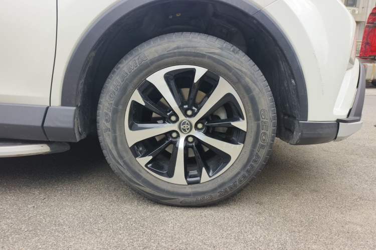 Used Toyota RAV4 2016 2.0L CVT Two-Wheel Drive Urban Edition China V Standard Right Front Wheel Hub