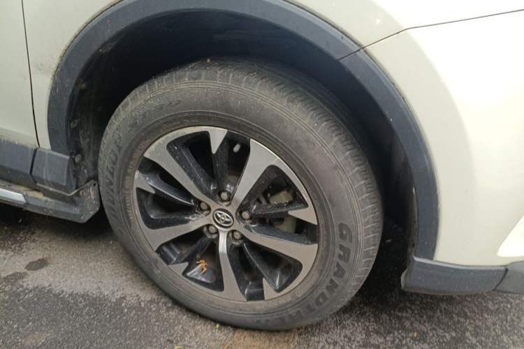 Used Toyota RAV4 2016 2.0L CVT Two-Wheel Drive Urban Edition China V Standard Right Front Wheel Hub