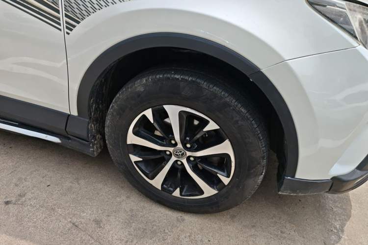 Used Toyota RAV4 2016 2.0L CVT Two-Wheel Drive Fashion Edition China V Standard Right Front Wheel Hub