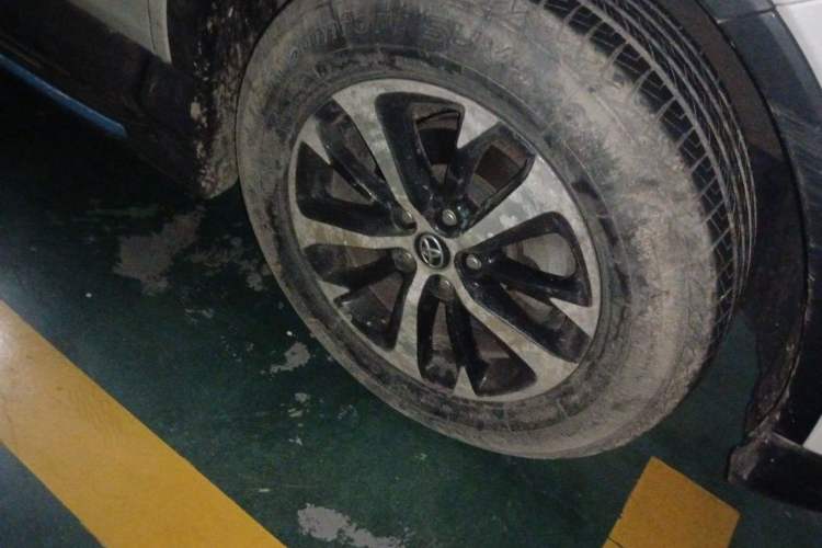 Used Toyota RAV4 2016 2.0L CVT Two-Wheel Drive Fashion Edition China V Standard Right Front Wheel Hub
