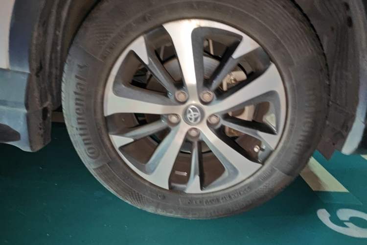 Used Toyota RAV4 2016 2.0L CVT Two-Wheel Drive Urban Edition China V Standard Right Front Wheel Hub