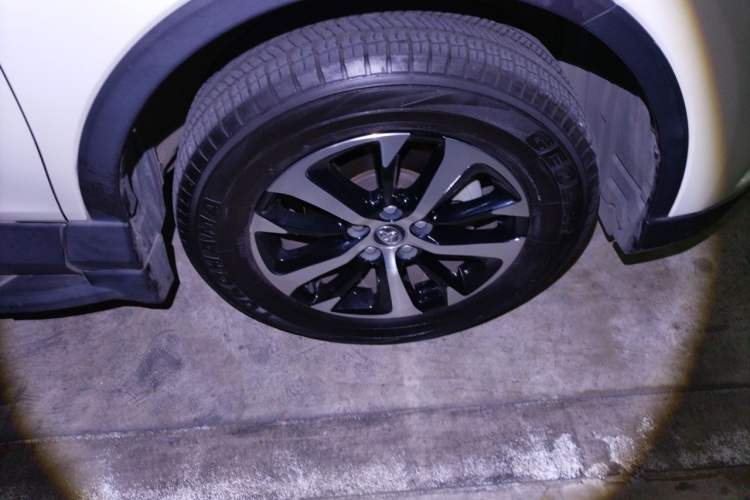 Used Toyota RAV4 2016 2.0L CVT Two-Wheel Drive Fashion Edition China V Standard Right Front Wheel Hub