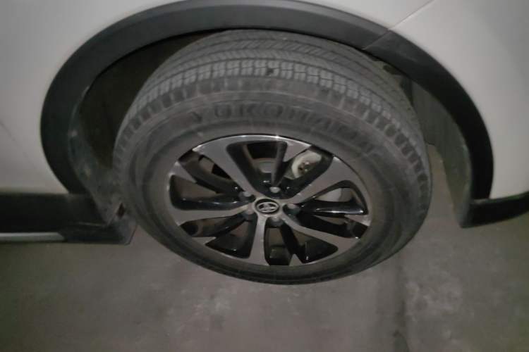 Used Toyota RAV4 2016 2.0L CVT Two-Wheel Drive Fashion Edition China V Standard Right Front Wheel Hub