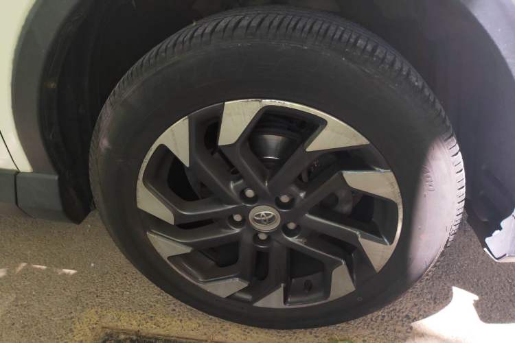 Used Toyota RAV4 2016 2.5L Automatic 4x4 Elite Edition Right Front Wheel Hub