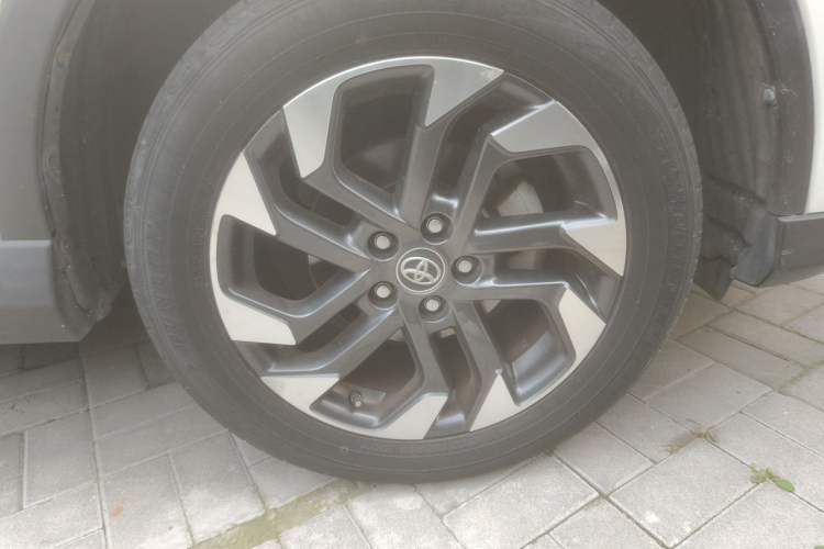 Used Toyota RAV4 2016 2.5L Automatic 4x4 Elite Edition Right Front Wheel Hub