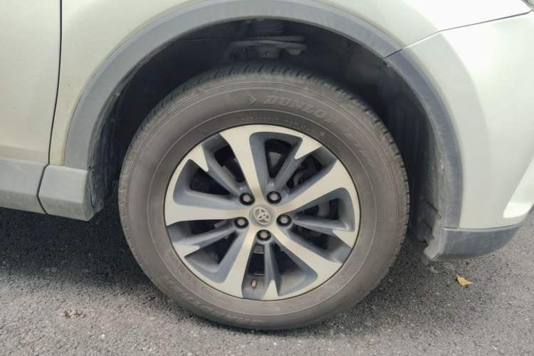 Used Toyota RAV4 2016 2.0L CVT Two-Wheel Drive Fashion Edition China V Standard Right Front Wheel Hub