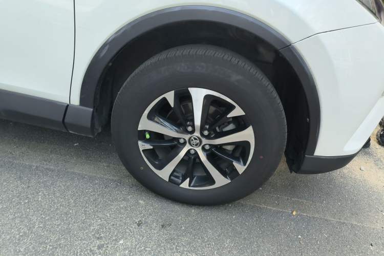Used Toyota RAV4 2016 2.0L CVT Two-Wheel Drive Comfort Edition China V Standard Right Front Wheel Hub