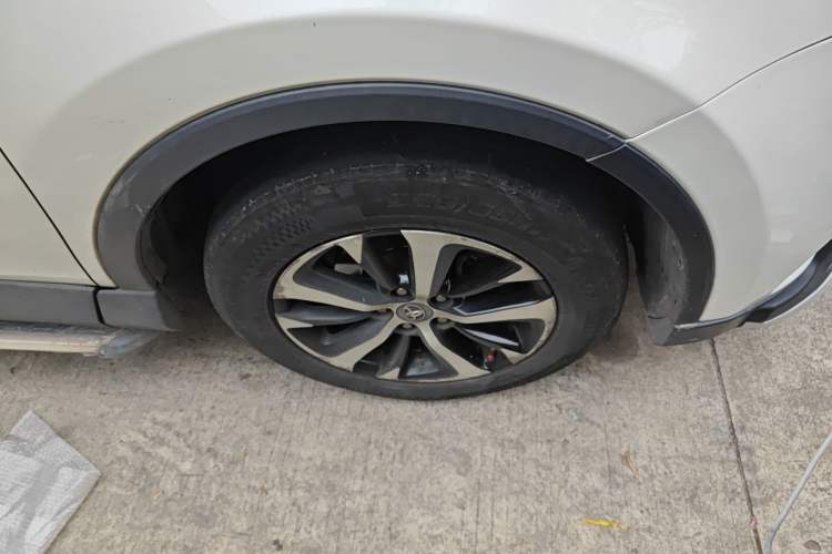 Used Toyota RAV4 2016 2.0L CVT Two-Wheel Drive Fashion Edition China V Standard Right Front Wheel Hub
