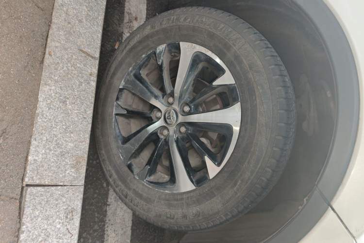 Used Toyota RAV4 2016 2.0L CVT Two-Wheel Drive Fashion Edition China V Standard Right Front Wheel Hub