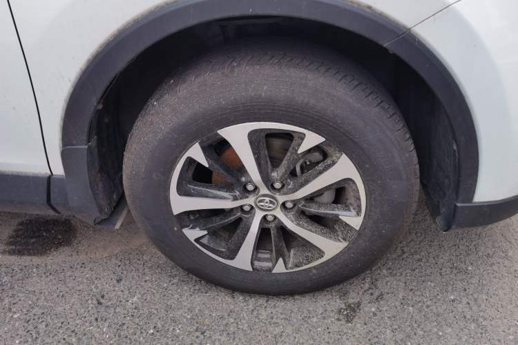 Used Toyota RAV4 2016 2.0L CVT Two-Wheel Drive Smart Edition China V Standard Right Front Wheel Hub