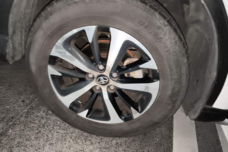 Used Toyota RAV4 2016 2.0L CVT Two-Wheel Drive Fashion Edition China V Standard Right Front Wheel Hub