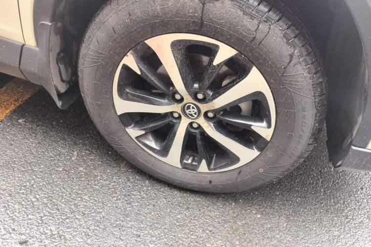 Used Toyota RAV4 2016 2.0L CVT Two-Wheel Drive Comfort Edition China V Standard Right Front Wheel Hub