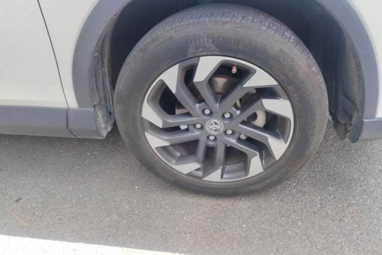 Used Toyota RAV4 2016 2.5L Automatic 4x4 Elite Edition Right Front Wheel Hub