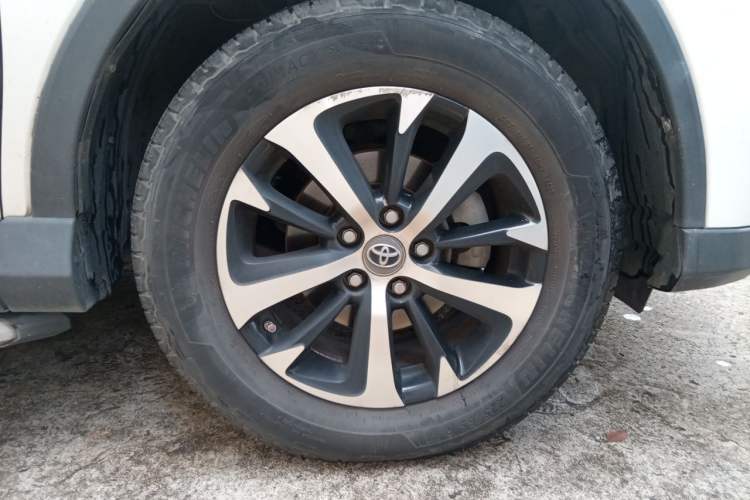 Used Toyota RAV4 2016 2.0L CVT Two-Wheel Drive Urban Edition China V Standard Right Front Wheel Hub