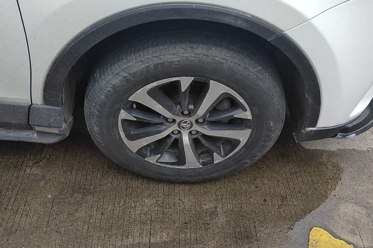 Used Toyota RAV4 2016 2.0L CVT Two-Wheel Drive Urban Edition China V Standard Right Front Wheel Hub