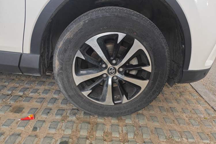 Used Toyota RAV4 2016 2.0L CVT Two-Wheel Drive Smart Edition China V Standard Right Front Wheel Hub