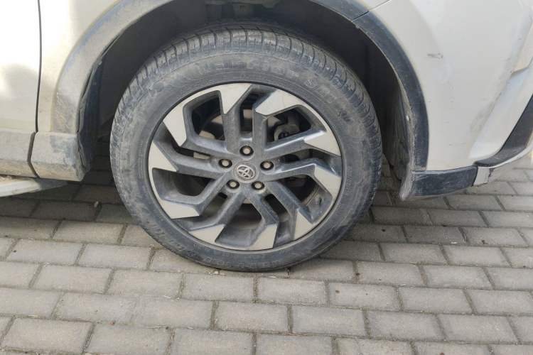 Used Toyota RAV4 2016 2.5L Automatic 4x4 Elite Edition Right Front Wheel Hub