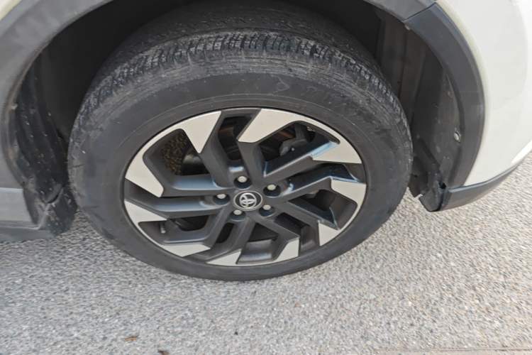 Used Toyota RAV4 2016 2.5L Automatic 4x4 Elite Edition Right Front Wheel Hub