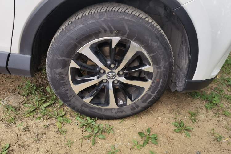 Used Toyota RAV4 2016 2.0L CVT Two-Wheel Drive Urban Edition China V Standard Right Front Wheel Hub