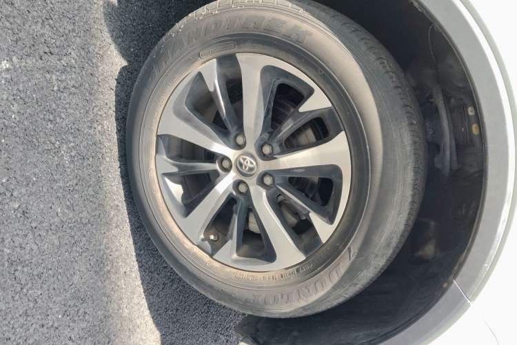 Used Toyota RAV4 2016 2.0L CVT Two-Wheel Drive Fashion Edition China V Standard Right Front Wheel Hub