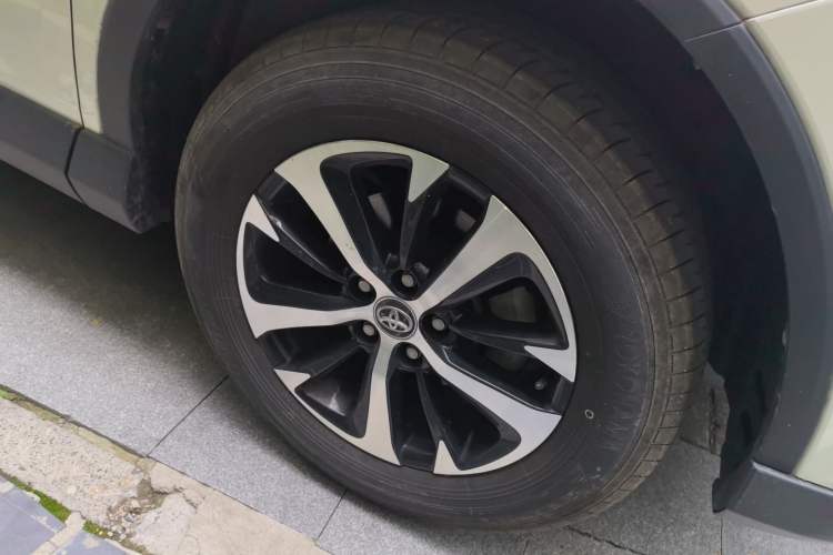 Used Toyota RAV4 2016 2.0L CVT Two-Wheel Drive Comfort Edition China V Standard Right Front Wheel Hub