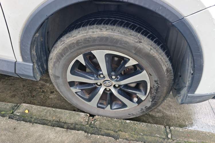 Used Toyota RAV4 2016 2.0L CVT Two-Wheel Drive Fashion Edition China V Standard Right Front Wheel Hub