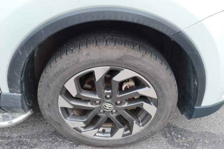 Used Toyota RAV4 2016 2.5L Automatic 4x4 Elite Edition Right Front Wheel Hub