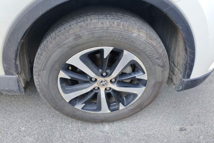 Used Toyota RAV4 2016 2.0L CVT Two-Wheel Drive Fashion Edition China V Standard Right Front Wheel Hub