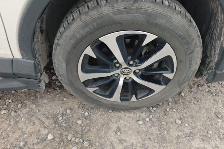 Used Toyota RAV4 2016 2.0L CVT Two-Wheel Drive Fashion Edition China V Standard Right Front Wheel Hub