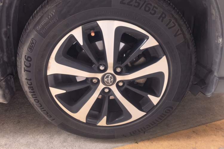 Used Toyota RAV4 2016 2.0L CVT Two-Wheel Drive Fashion Edition China V Standard Right Front Wheel Hub
