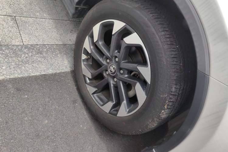 Used Toyota RAV4 2016 2.5L Automatic 4x4 Elite Edition Right Front Wheel Hub