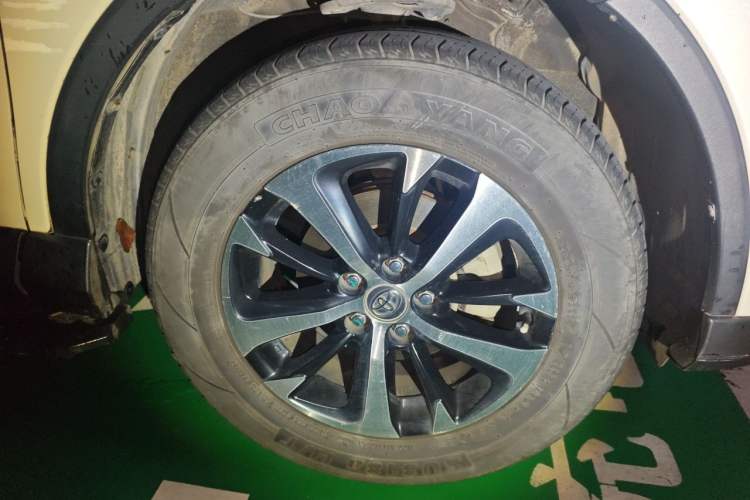 Used Toyota RAV4 2016 2.0L CVT Two-Wheel Drive Fashion Edition China V Standard Right Front Wheel Hub