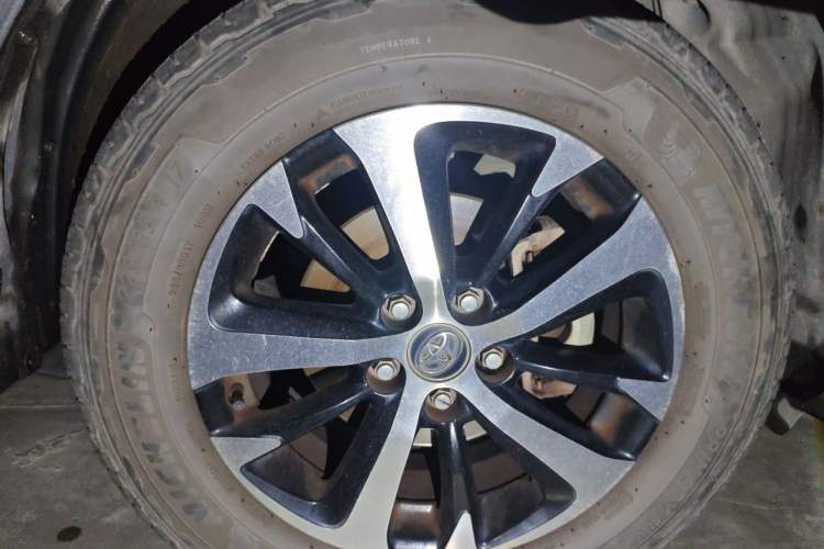 Used Toyota RAV4 2016 2.0L CVT Two-Wheel Drive Fashion Edition China V Standard Right Front Wheel Hub