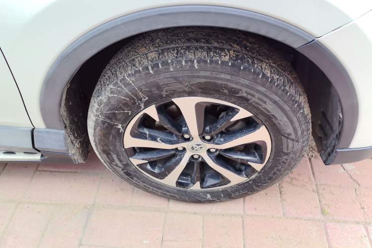 Used Toyota RAV4 2016 2.0L CVT Two-Wheel Drive Fashion Edition China V Standard Right Front Wheel Hub