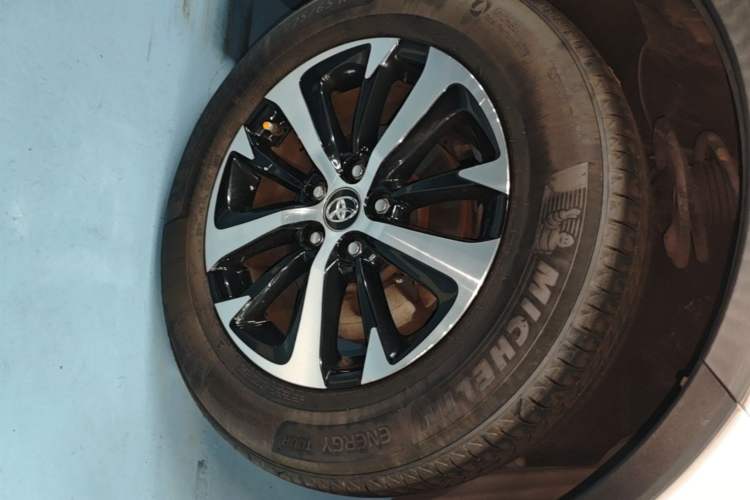 Used Toyota RAV4 2016 2.0L CVT Two-Wheel Drive Smart Edition China V Standard Right Front Wheel Hub