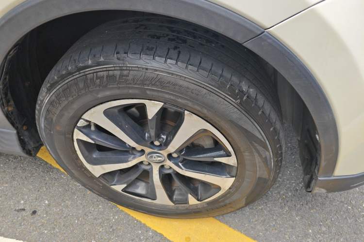 Used Toyota RAV4 2016 2.0L CVT Two-Wheel Drive Smart Edition China V Standard Right Front Wheel Hub