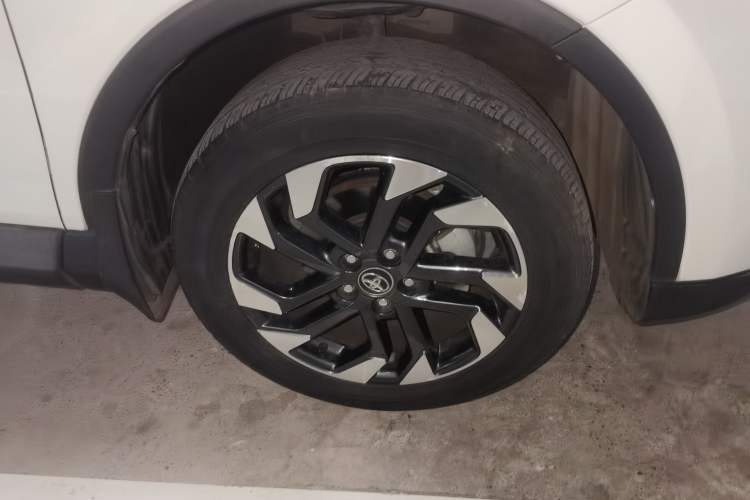 Used Toyota RAV4 2016 2.5L Automatic 4x4 Elite Edition Right Front Wheel Hub