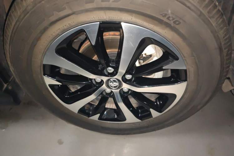 Used Toyota RAV4 2016 2.0L CVT Two-Wheel Drive Comfort Edition China V Standard Right Front Wheel Hub