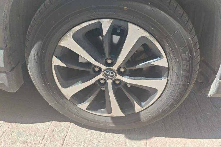 Used Toyota RAV4 2016 2.0L CVT Two-Wheel Drive Fashion Edition China V Standard Right Front Wheel Hub