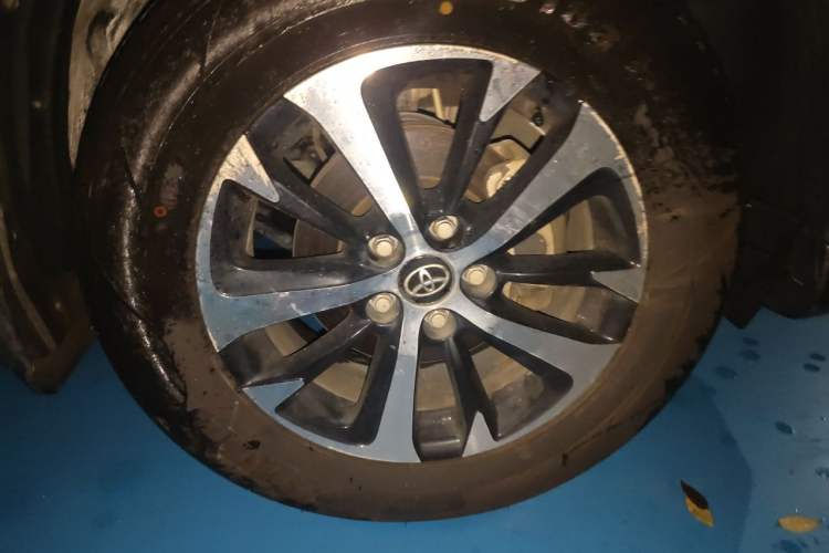 Used Toyota RAV4 2016 2.0L CVT Two-Wheel Drive Fashion Edition China V Standard Right Front Wheel Hub