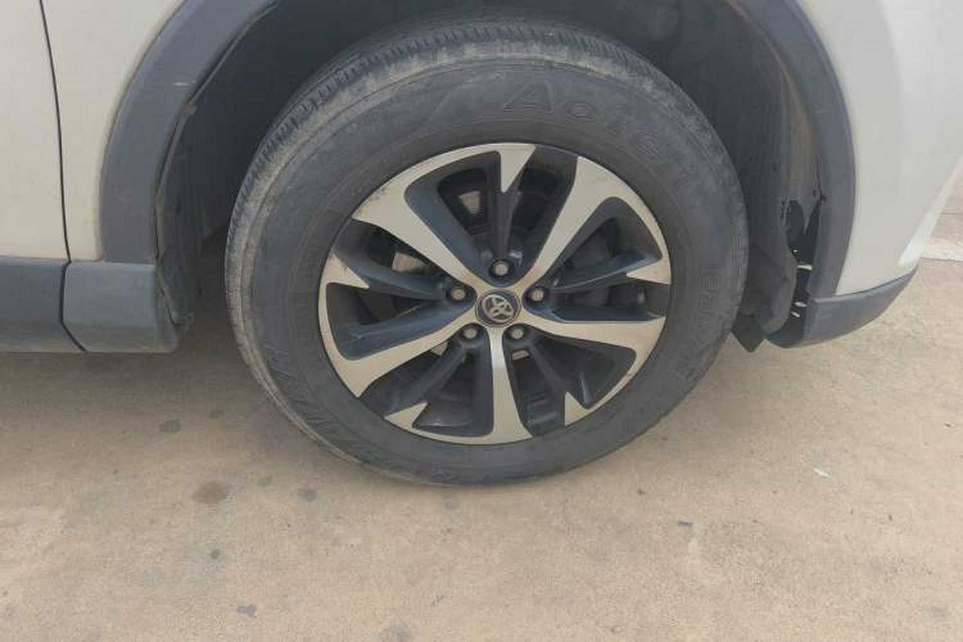 Used Toyota RAV4 2016 2.0L CVT Two-Wheel Drive Fashion Edition China V Standard Right Front Wheel Hub