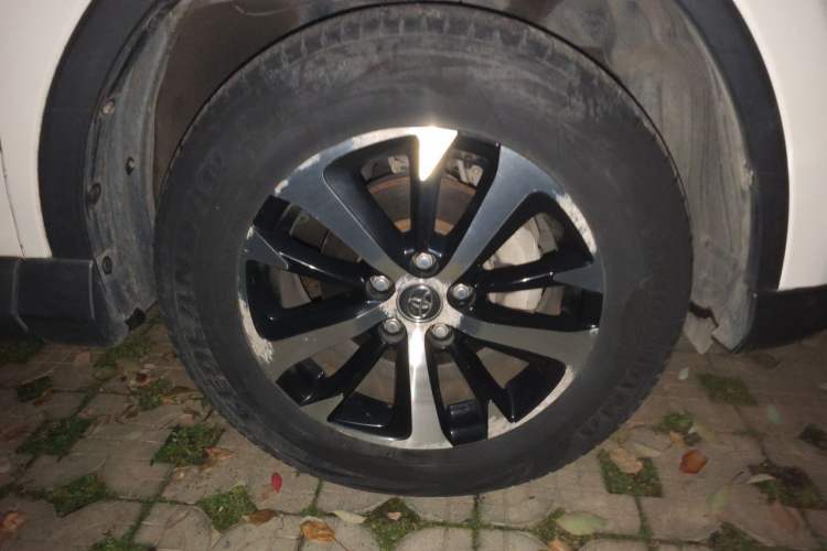 Used Toyota RAV4 2016 2.0L CVT Two-Wheel Drive Fashion Edition China V Standard Right Front Wheel Hub