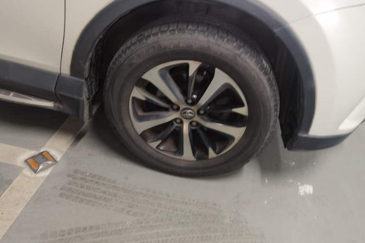Used Toyota RAV4 2016 2.0L CVT Two-Wheel Drive Smart Edition China V Standard Right Front Wheel Hub