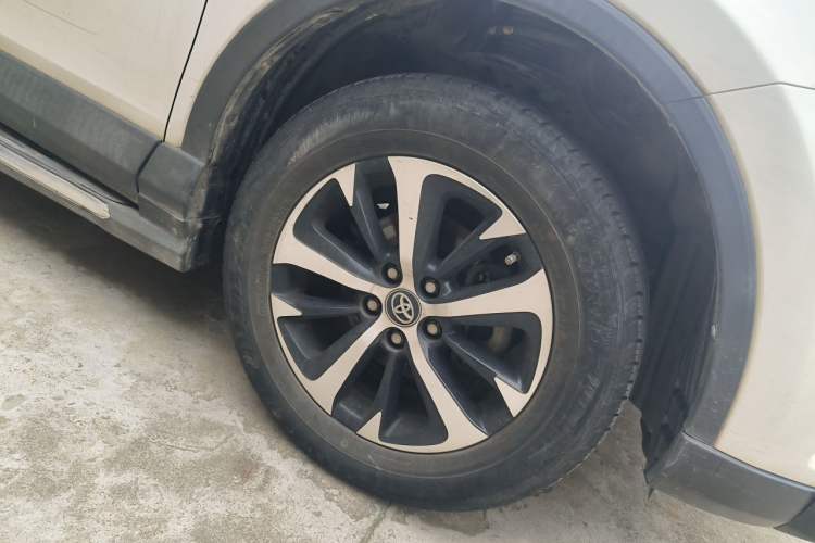Used Toyota RAV4 2016 2.0L CVT Two-Wheel Drive Smart Edition China V Standard Right Front Wheel Hub
