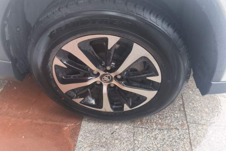 Used Toyota RAV4 2016 2.0L CVT Two-Wheel Drive Comfort Edition China V Standard Right Front Wheel Hub