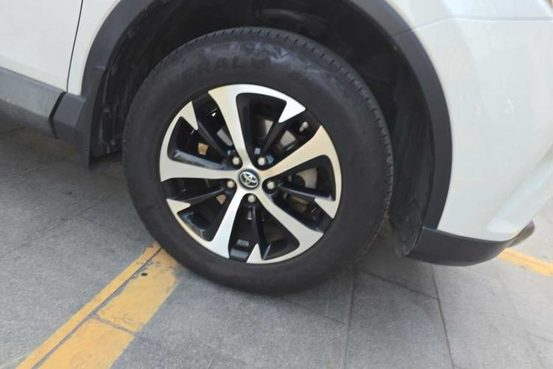 Used Toyota RAV4 2016 2.0L CVT Two-Wheel Drive Smart Edition China V Standard Right Front Wheel Hub