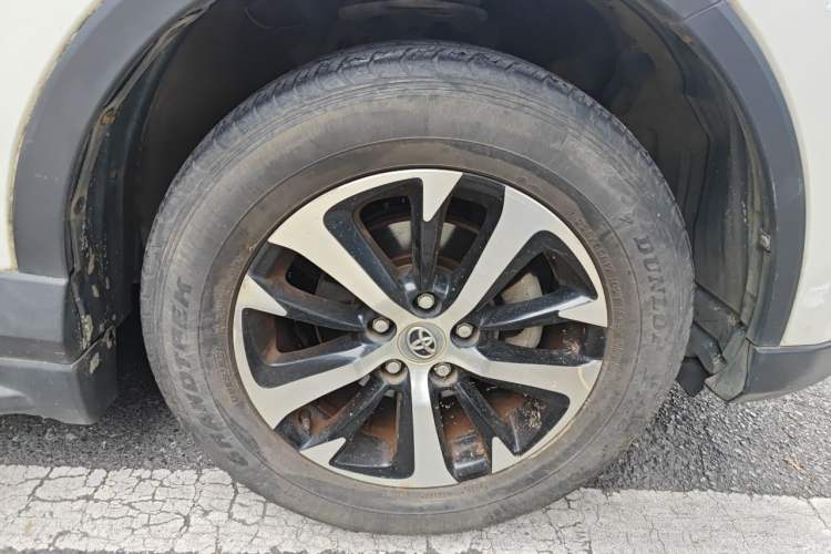Used Toyota RAV4 2016 2.0L CVT Two-Wheel Drive Fashion Edition China V Standard Right Front Wheel Hub